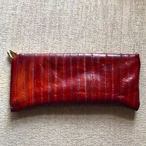 🟦Woman’s Vintage Eel Skin Change Purse With Velvet Interior